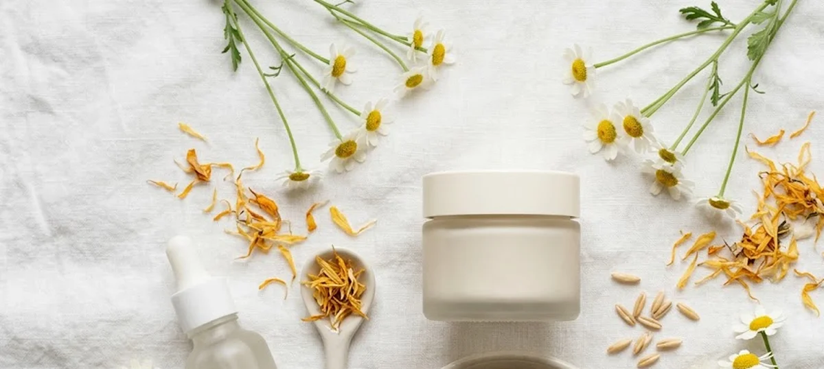 Eczema al viso: i rimedi skincare che funzionano davvero (e quelli che peggiorano la situazione)