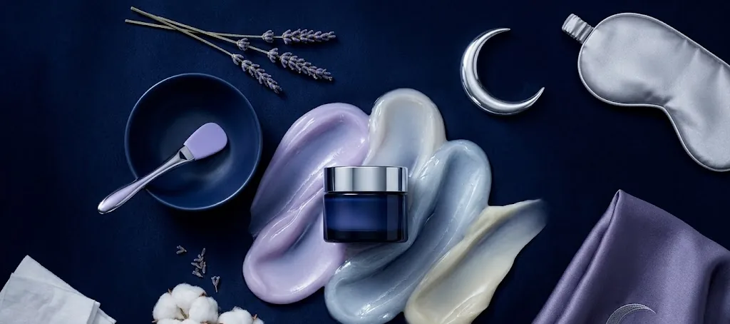 Sleeping mask coreana applicata sul viso come ultimo step della routine serale per idratare la pelle di notte